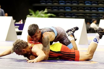 Erzgebirger gewinnt Bronze bei Veteranen-WM der Ringer - Im Viertelfinale machte Daniel Franke (oben) mit Christopher Lang kurzen Prozess.