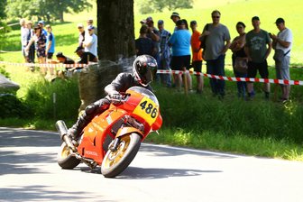 Erzgebirger glänzen bei Jubiläumsauflage des ADMV Classic Cup - Harry Teucher aus Oberschaar war in seiner Klasse das Maß aller Dinge.