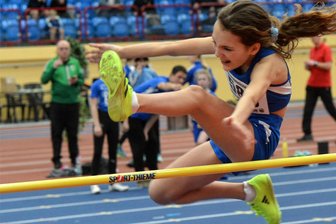 Erzgebirger glänzen zum Abschluss der Hallensaison im Hochsprung - Annie Martin vom SV 1870 Großolbersdorf steigerte sich auf 1,20 Meter und gewann damit Bronze in der Altersklasse W 11.