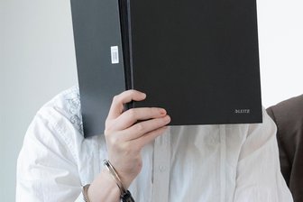 Erzgebirger missbraucht dreijährigen Sohn - Gericht verhängt Haftstrafe - Vor dem Amtsgericht Chemnitz musste sich der 37-Jährige wegen schweren sexuellen Missbrauches von Kindern verantworten.
