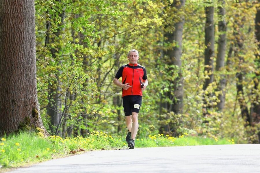 Erzgebirger nimmt mit Smartphone-App an globalem Spendenlauf teil - Ralf Böttrich lief von Grumbach bis nach Boden ins Preßnitztal und damit 18,5 Kilometer für einen guten Zweck. 