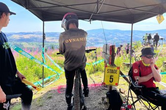 Erzgebirger setzen in Enduro-One-Serie ihre Dominanz fort - U-16-Fahrer Ryan Richter, hier zu sehen am Start der fünften Prüfung, sicherte sich in Schulenberg den Sieg.