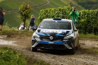 Erzgebirger siegen bei Rallye-Meisterschaft in den Weinbergen mit großem Vorsprung - Im Renault Clio Rally3 gingen Carsten Mohe und Beifahrerin Andrea Lieber bei der Rallye Mittelrhein an den Start.