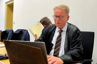 Erzgebirger soll 14-Jährige mehrfach vergewaltigt haben: Wie glaubwürdig ist das mutmaßliche Opfer? - Strafverteidiger Dr. Axel Schweppe vertritt den Angeklagten vor dem Chemnitzer Landgericht.