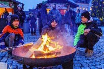 Erzgebirger treffen sich zum Feuerzauber in gemütlicher Runde - 