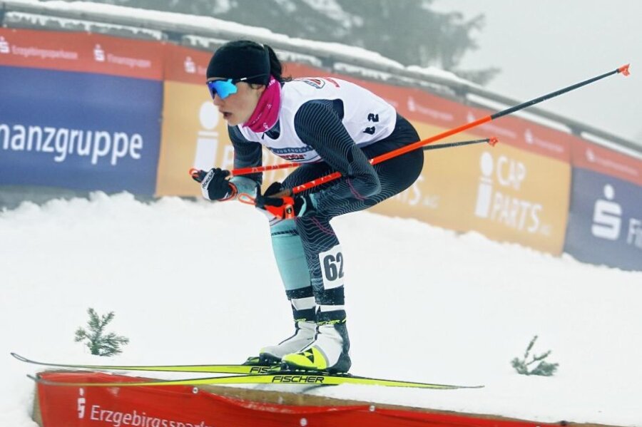 Erzgebirger trotzen Wetter und holen sich Edelmetall - Anne Buchmann konnte sich am Wochenende gleich zweimal über Silber freuen. Sowohl im Sprint als auch auf der langen Distanz reichte es für die Wintersportlerin des SV Neudorf für Rang zwei. 