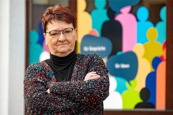Erzgebirger vor Demo gegen rechts in Aue: „Ich möchte mir meine Heimat nicht kaputtmachen lassen“ - Angela Klier vom Kompetenzzentrum für Gemeinwesenarbeit und Engagement in Aue hat die Demonstration in Aue am Sonntag angezeigt. Beginn ist 15 Uhr auf dem Altmarkt.