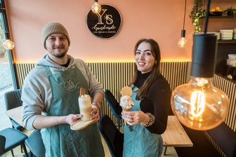 Erzgebirger wollen weiteres Eiscafé in Eibenstock eröffnen - In der Kurpassage in Bad Schlema ist das Eiscafe Ys von Dimitri Trofymov und Vivien Hofmann.