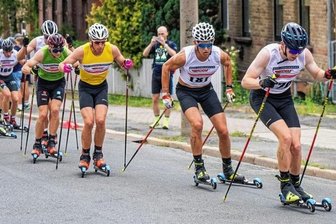 Erzgebirger zeigen sich vital - Beim Massenstart am Sonntag ging es für die Herren 15 Kilometer lang über die Straßen Blankenburgs - auch für Luca Petzold (rechts). 