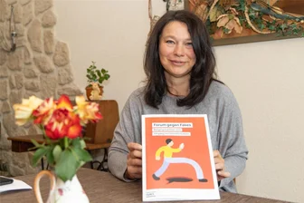 Erzgebirgerin engagiert sich gegen Fake News - Annette Köhler war bei der bundesweiten Initiative „Forum gegen Fakes“ dabei. Mit anderen übergab sie ein Bürgergutachten an Bundesinnenministerin Nancy Faeser in Berlin.
