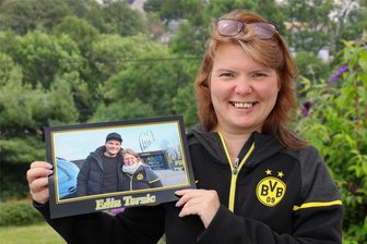 Erzgebirgerin fiebert BVB-Spiel in Aue entgegen - aber ein Wunsch geht für sie nicht in Erfüllung - Mandy Bellmann ist nicht nur BVB-Fan, sondern auch eine Anhängerin von Edin Terzic.