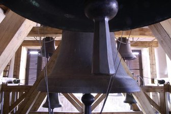 Erzgebirgische Geschichte zum Anfassen: Freiberg wird zur Lernlandschaft - Die Schüler können den Glocken im Freiberg Dom St. Marien in Freiberg sehr nah kommen.