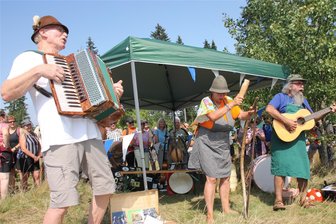 Erzgebirgische Liedertour in Gornau: So funktioniert die Anreise - Auf gute Stimmung wie bei der Liedertour 2023 bei Schönheide hoffen die Organisatoren auch am Sonntag.