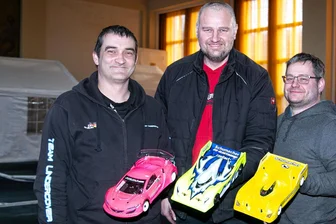 Erzgebirgische Modellsportler nehmen mit schnellen Autos Kurs aufs Saarland - Mit einem Lächeln zur Deutschen Meisterschaft: Dirk Bräuer, Torsten Müller und Frank Hiller vom TSV Gelenau.