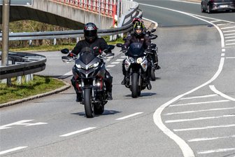 Erzgebirgsbiker starten in die Saison: 150 Kilometer zum Eingewöhnen - Auf geht‘s: Die Bikerfreunde Erzgebirge starten zu ihrer ersten gemeinsamen Tour in Aue. Zehn Maschinen wurden dabei gezählt.