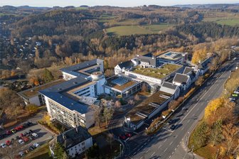 Erzgebirgsklinikum in Not: Die wichtigsten Fragen und Antworten - Innerhalb der Belegschaft am Erzgebirgsklinikum – hier das Haus Annaberg – herrsche Verunsicherung, die Stimmung sei schlecht. Einige drohen sogar mit Kündigungen, hat „Freie Presse“ aus Mitarbeiterkreisen erfahren.