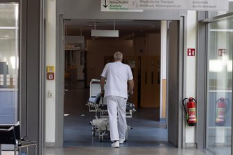 Erzgebirgsklinikum: Was Mitarbeiter zu den Sanierungsplänen sagen - Das von Geschäftsführer Marcel Koch vorgestellte Sanierungskonzept, mit dem das Erzgebirgsklinikum aus den roten Zahlen geführt werden soll, stößt in der Belegschaft auf ein geteiltes Echo.