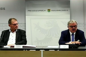 Erzgebirgskreis reißt kritische Coronamarke - Abteilungsleiter Reißmann und Landrat Vogel beim Pressegespräch am Montagmittag.