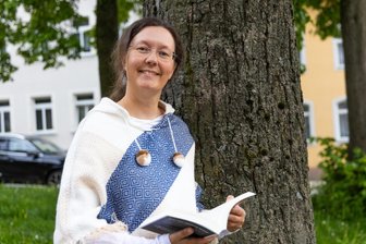 Erzgebirgskrimi: Warum ein kleines Dorf zum wiederholten Mal zum Tatort wird - Danielle Zinn hat ihren nächsten Erzgebirgskrimi geschrieben. Schauplatz ist erneut Crottendorf.