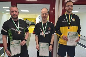 Erzgebirgsmeisterschaft: Kegler aus Bernsbach und Zschorlau retten die Ehre - Bei den Herren erspielten sich Christian Laupitz, Alexander Leiott und Yannik Billig (v. l.) einen Platz auf dem Podest.
