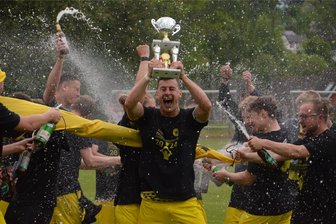 Erzgebirgspokal: Viktoria fordert Concordia heraus - Die Fußballer des ESV Zschorlau, die sich mit einem Sieg über Schwarzenberg den Pokal sicherten, können in der Ausscheidungsrunde die Füße hochlegen.