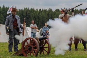 Erzgebirgsregion zeigt sich zu Pfingsten in ihrer Vielfalt - Beim Siedlercamp in Geyer durften die Gäste einen Ausflug in den Wilden Westen machen.