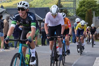 Erzgebirgsrundfahrt: Bernsbacher nimmt selbst den „Hausberg“ mit einem Grinsen im Gesicht - Endspurt am Berg: Auch Hannes Degenkolb strampelte bei der 45. Erzgebirgsrundfahrt von Bernsbach bis auf den Spiegelwald – und blieb dennoch jederzeit frohen Mutes.