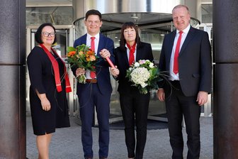 Erzgebirgssparkasse: Neuer Filialleiter für Annaberg-Buchholz - Übergabe des Staffelstabs: Manuela Willimowski (Vorstandsmitglied), René Uhlmann (neuer Filialleiter), Heike Zitterbart (bisherige Filialleiterin), Kai Grunert (Bereichsleiter Privatkunden)