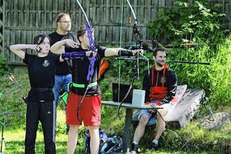 Erzgebirgsspiele nehmen Fahrt auf - Die 15-jährige Philomena Koch von der KpSGi Geyer schaffte 222 Ringe, ihr Vereinskollege Bruno Leonardo Schneider starke 298. Beide gewannen ihre Wettbewerbe. 
