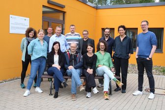 Erzgebirgsstadt gewinnt 150.000 Euro für Stadtplanung - und setzt auf Studenten der TU Dresden - Mitarbeiter von TU Dresden und der Stadt Johanngeorgenstadt haben sich im Rathaus getroffen, vierte v.l. Bürgermeister André Oswald.