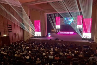 Erzgebürger-Gala: Vom Macher-Gen bis zu einer Liebeserklärung - Die Gala zur Preisvergabe des Erzgebürgers 2021/22 bestach einmal mehr durch eine tolle Kulisse, hochkarätige Künstler, kulinarische Genüsse und einzigartige Momente