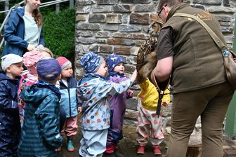 „Erzkäuze“ besuchen Eichhörnchen in Kindertagesstätte im Erzgebirge - 