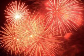Erzleuchten: Feuerwerk erhellt Himmel über dem Erzgebirge -
