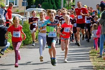 Es bewegt sich was in Oberlungwitz - Luca Maximilian Grimm (Nummer 3) hatte beim Strumpflauf über 3,8 Kilometer die Nase vorn. 