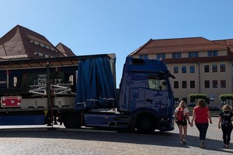 Es geht los: Aufbau der Freiberger Sommernächte - Der Techniktruck für die Bühne der Freiberger Sommernächte.