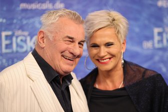 Es geht um Leben oder Tod: „Das Boot“-Darsteller Heinz Hoenig hat eine Entscheidung getroffen - Heinz Hoenig hat ein zweites Familienglück gefunden. Mit seiner Frau Annika hat er zwei kleine Kinder.
