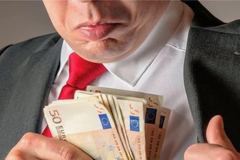 Es geht um Millionen: Ein Anlagebetrüger aus dem Vogtland vor Gericht - Dieses Symbolbild steht für die Raffgier eines vorbestraften, aber unter Bewährung stehenden Kredit- und Anlagebetrügers aus dem Vogtland, der geschätzte Schäden in zweistelliger Millionenhöhe verursacht haben soll.
