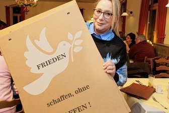 Es geht weiter: "Berggeschrey" wird als stiller Protest fortgesetzt - Die von Ulrike Seidel gestalteten Plakate könnten schon bald Schaufenster von Geschäften im Erzgebirge zieren. 