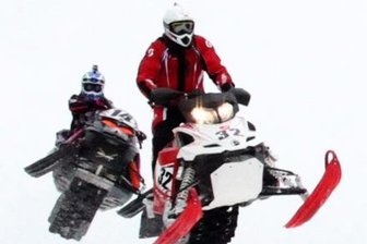 Es geht wieder hoch hinaus - Nach zwei wettkampflosen Wintern geht es diesen Sonnabend wieder in die Vollen. Dazu reisen Jens Ullmann (vorn) und Tino Weigel vom MC Grünhain in die Schweiz.