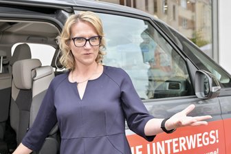 „Es gibt immer mehr Probleme“: Verbraucherzentrale eröffnet neues Beratungszentrum für Menschen in Zwickau - Arleen Becker berät Zwickauerinnen und Zwickauer in der Beratungsstelle der Verbraucherzentrale.