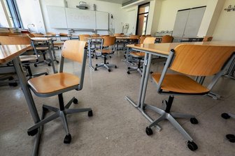 "Es gibt keine Woche, in der alles so stattfindet, wie geplant": Chemnitzer Eltern fordern Lösungen für Lehrermangel - Der Lehrermangel ist in allen Schulformen angekommen. Bereits im Dezember haben Eltern mit der Politik diskutiert. Weil da viele Fragen offen blieben, kam jetzt der Minister auf Einladung der Chemnitzer CDU.