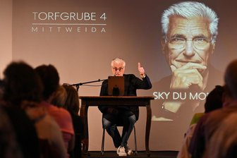 Es gibt noch Karten: Sky du Mont kehrt nach Mittweida zurück - Bereits 2024 gastierte Sky du Mont zur Lesung in Mittweida.