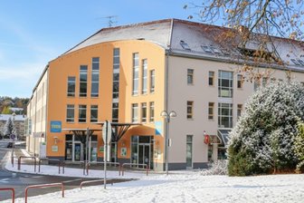„Es gibt schon eine Warteliste“: Neue Tagesklinik in Ärztehaus im Vogtland empfängt erstmals zum Besuch - Die Tagesklinik im Ärztehaus an der Goeerdeler-Straße Rodewisch präsentiert sich am 14. Januar.