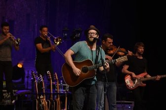 "Es ist ein Traum, wieder aufzutreten" - Musiker und Sänger Gregor Meyle bei seinem Konzert 2018 im Naturtheater Bad Elster. 
