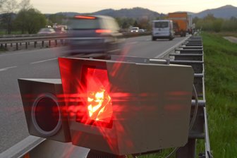 „Es ist eine Frechheit“: Blitzer-Begründung aus Oelsnitz empört Eichigter - In Oelsnitz haben sich Stadträte für mehr Blitzer an der Hofer Straße und am Hohen Kreuz im Stadtteil Lauterbach ausgesprochen. Die Begründungen dafür stoßen ihren Amtskollegen in Eichigt sauer auf.