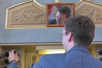 „Es ist eine tolle Orgel und ein toller Raum“: Clemens Lucke gibt Orgelkonzert im Freiberger Dom - Clemens Lucke ist Kantor der Petrikirche in Freiberg. Am Donnerstag spielt er zur Abendmusik im Dom.
