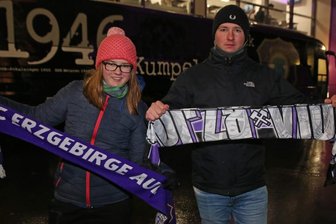 "Es ist ganz einfach traurig" - Tim Andrä und seine Schwester Lilli leiden mit den Veilchen. Während viele Auer Fans nach der bisher total verkorksten Saison den Klassenerhalt schon abgeschrieben haben, glauben die beiden weiterhin ganz fest daran. 