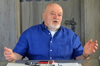 "Es ist gerade keine leichte Zeit" - Von aktuellen Herausforderungen wie der Bewältigung der Coronakrise liest Mittelsachsens Landrat a.D. Volker Uhlig heute aus der Zeitung. Er leidet mit der Kreisverwaltung mit - wenn auch distanziert.