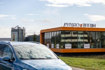 „Es kam nie eine Reaktion“: Wie Lieferanten bei der Firma Physiotherm im Vogtland ihrem Geld hinterherlaufen - Mehrere Lieferanten sind auf die Treuener Firma Physiotherm mittlerweile schlecht zu sprechen.