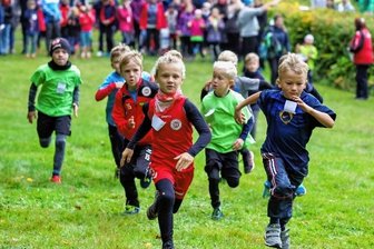 Es läuft bei Fortschritt Lichtenstein - Beim 45. Lichtensteiner Herbstlauf waren vor allem die Teilnehmerfelder der Jüngsten gut gefüllt. 